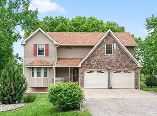 15120 Briarwood Dr, Basehor, KS 66007