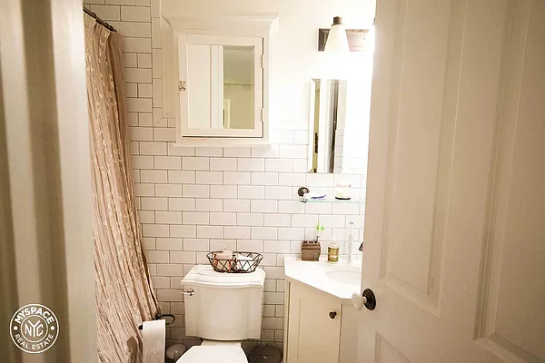 Rented by MySpaceNYC | media 8