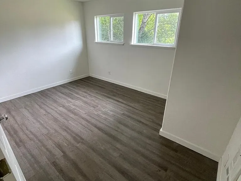 669 S Main St — Photo 19