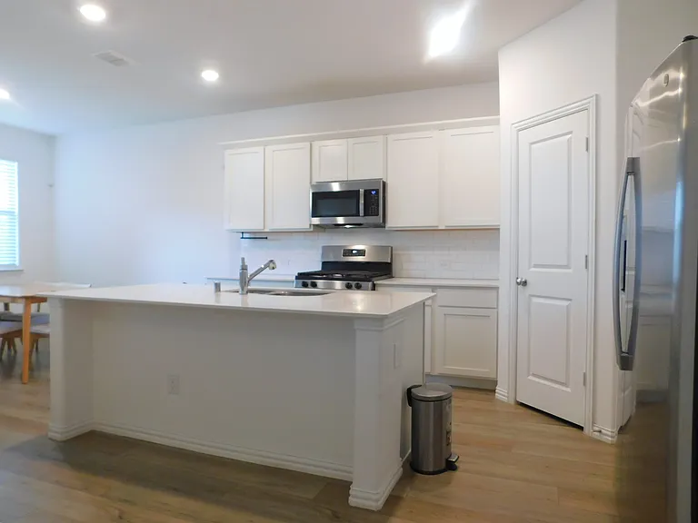3500 Kingsview Dr — Photo 8