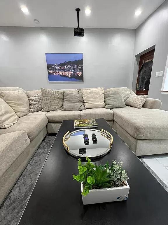 5 bed, 3.5 bath, 2600 sqft, $2,750 — Photo 4
