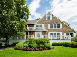34 Flint St, Marblehead, MA 01945