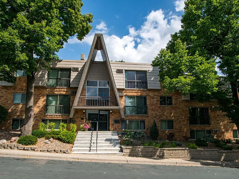 Lauderdale Hollows Apartments — Photo 7