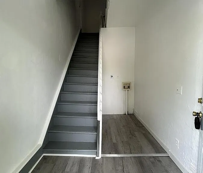 455 1/2 Allis St — Photo 3