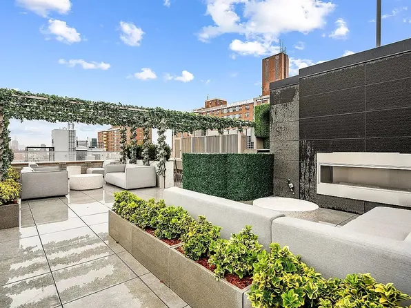 208 Delancey Street image 12 of 18