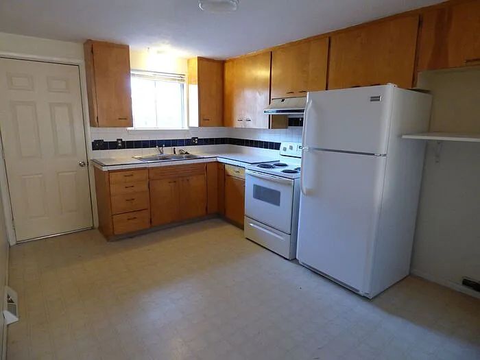 1083 Winona Dr — Photo 4