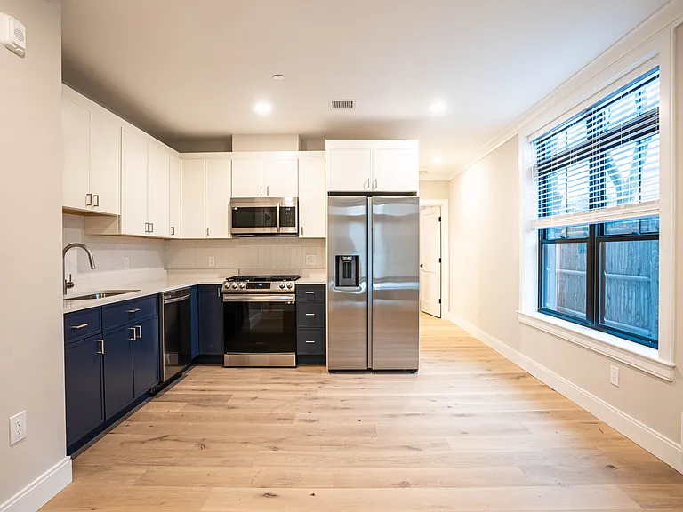 157 Everett St #102 — Photo 1