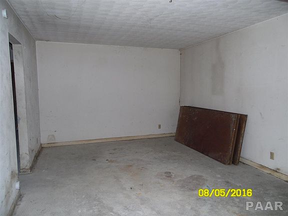 3rd image of 1018 W Moss Ave