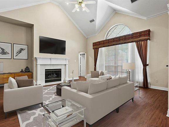 3rd image of 3304 Parkwood Dr