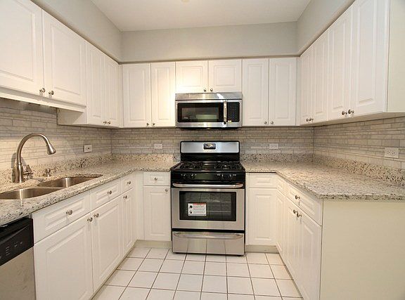3rd image of 7091 W Touhy Ave