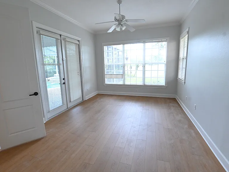 8122 Whitford Ct — Photo 10