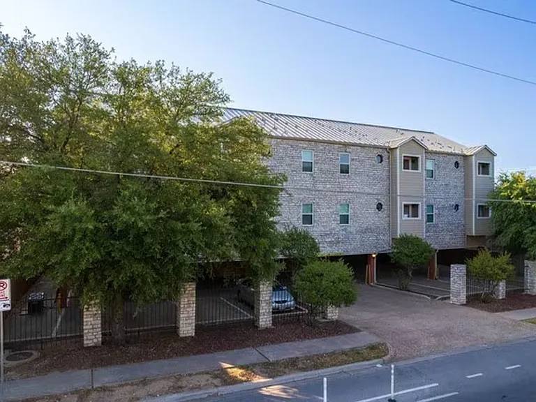 Stone Hill Apartments — Photo 15