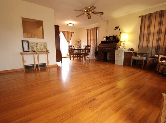 3rd image of 2524 Lawndale Ave