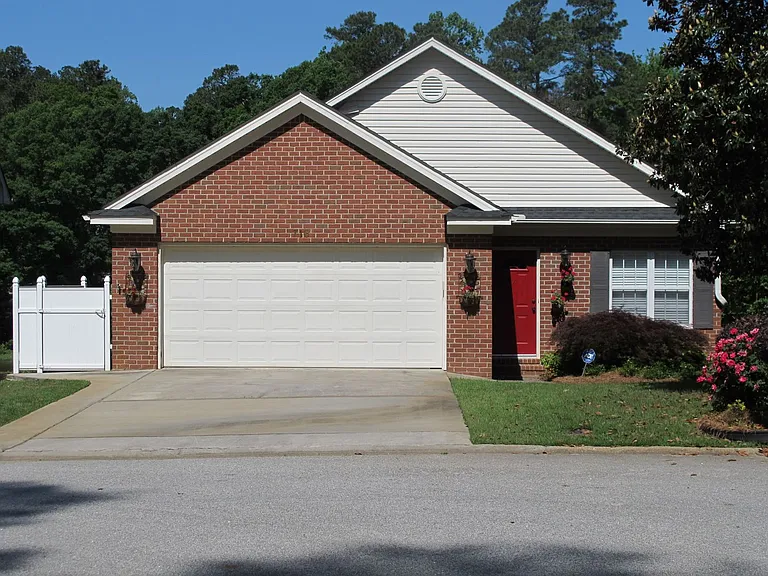 716 Crown Point Ct — Photo 1