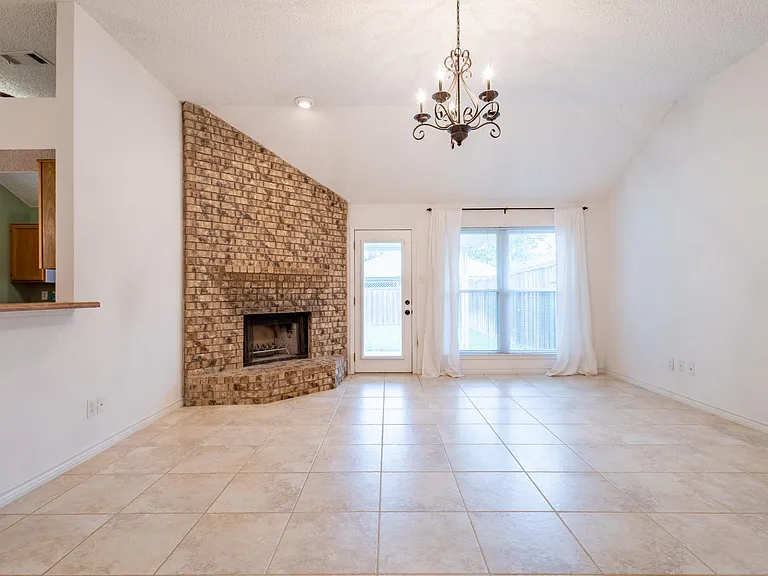 1526 Haven Pl — Photo 3