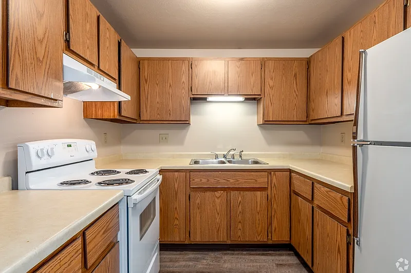2 bed, 1.0 bath, $999 — Photo 2