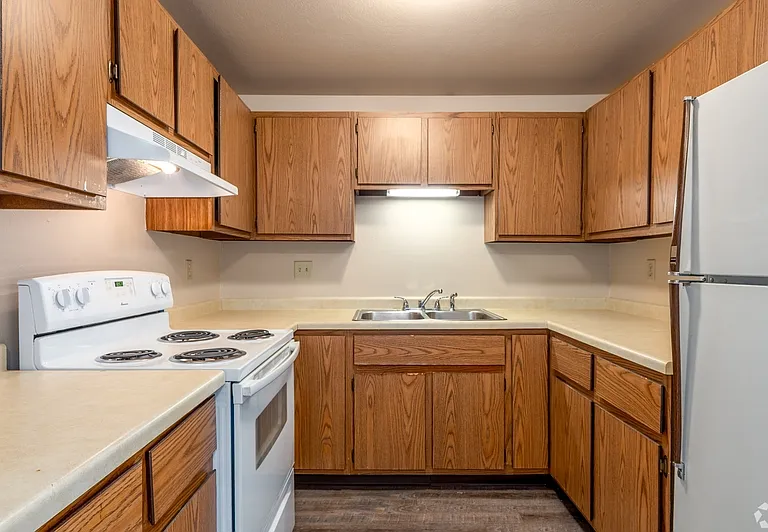 1721 Lenwood Ave #16 — Photo 2