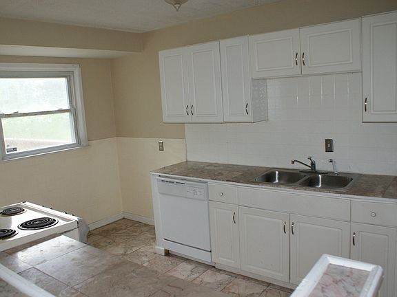 3rd image of 9310 Laramie Dr