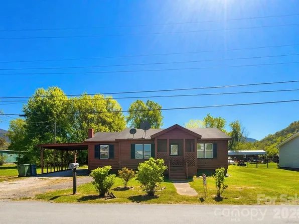 51 Robinson St, Waynesville, NC 28786