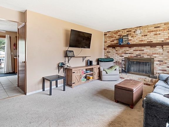3rd image of 29 E Wellock Dr