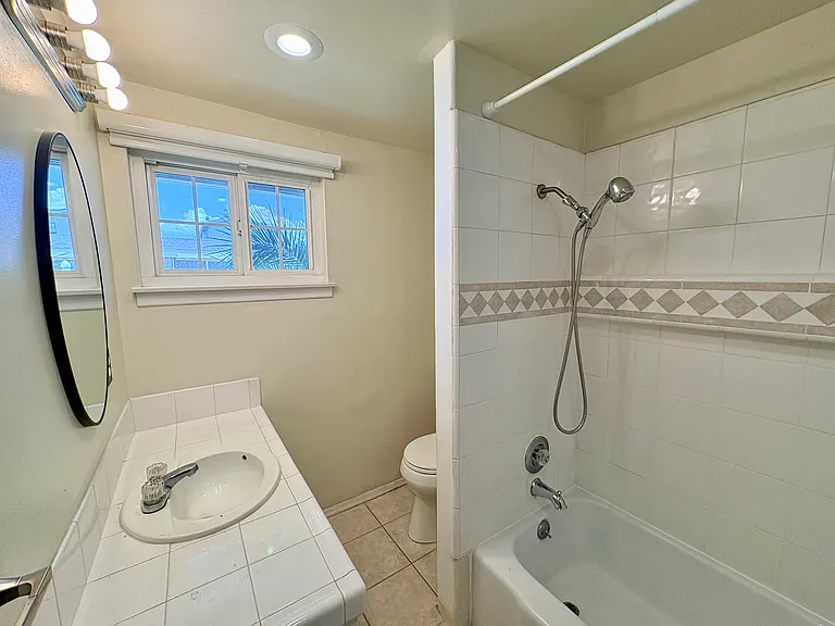 975 N Grammont Ave — Photo 11