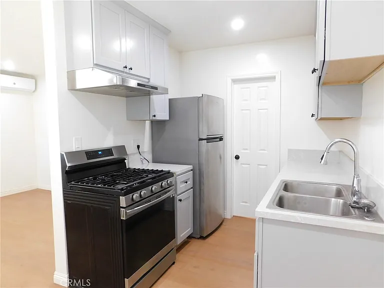 920 W Olive Ave #B — Photo 8