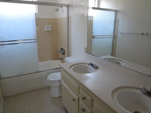 5th image of 1811 Pacific Beach Dr APT 2