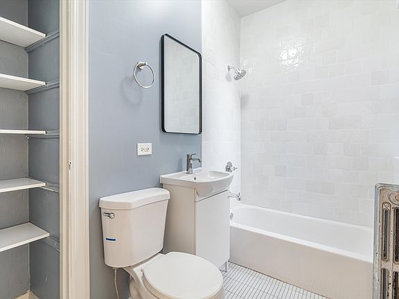 5th image of 2103 N Mozart St #1