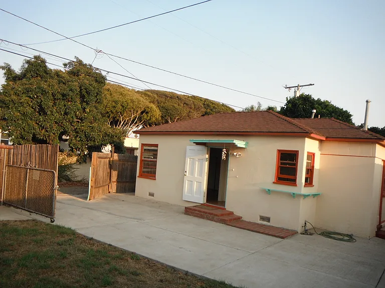 yard & alley gate