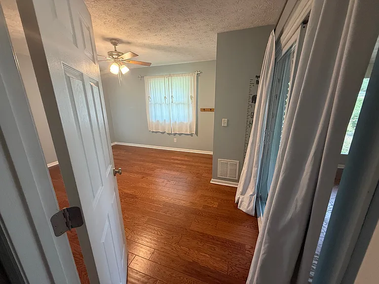 2374 Stafford Dr — Photo 32