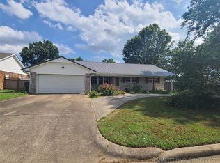 1819 Summit Dr, Claremore, OK 74017