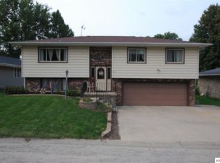 814 4th Ave SW, Cascade, IA 52033