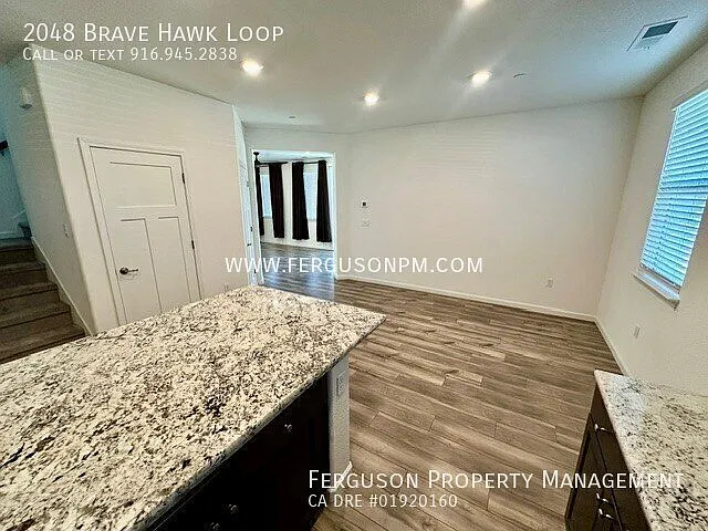 Three Bedroom Home with a Loft Close to the Nugget Shopping Center — Photo 4