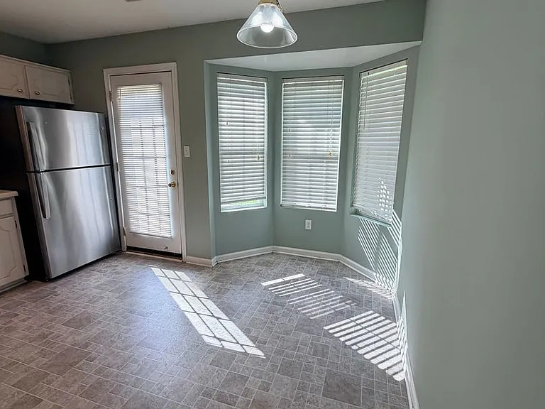 412 Sproles Ave E — Photo 6