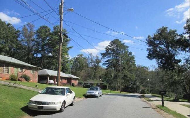 2nd image of 138 Larose Cir SE