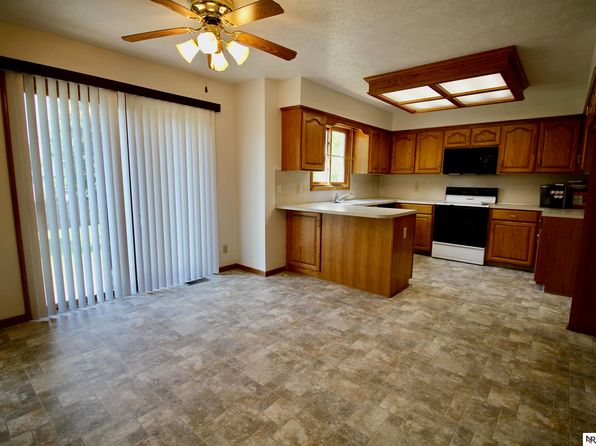 2001 Dana Ln, Papillion, NE 68133 view 3