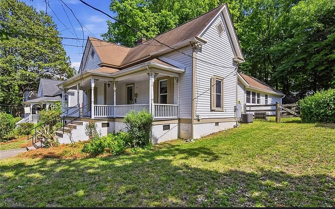 3 bed, 1465 sqft, $1,900 — Photo 3