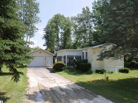 2nd image of 2539 Highland Trl