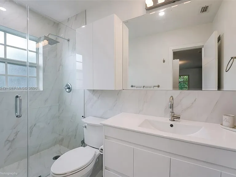 1556 Catalonia Ave — Photo 23