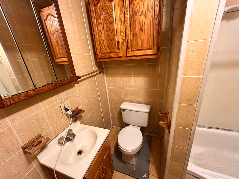 12 Main St #4 — Photo 8