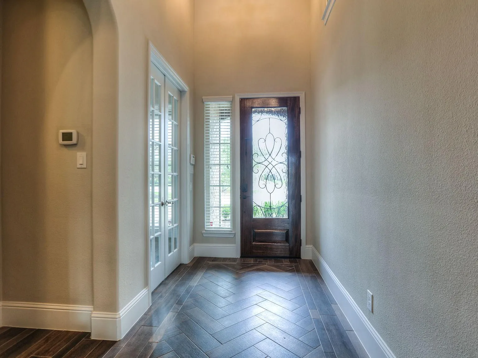4 bed, 3.5 bath, 3320 sqft, $4,250 — Photo 4