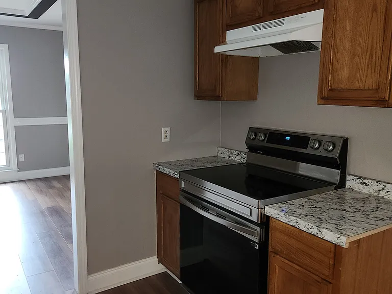 6452 Malibu Dr — Photo 5
