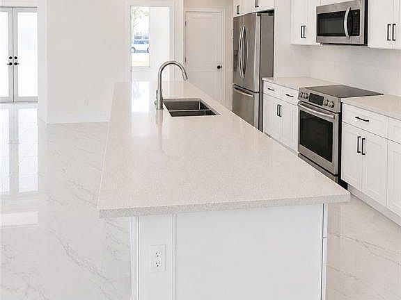 2nd image of 303 W 7th ST