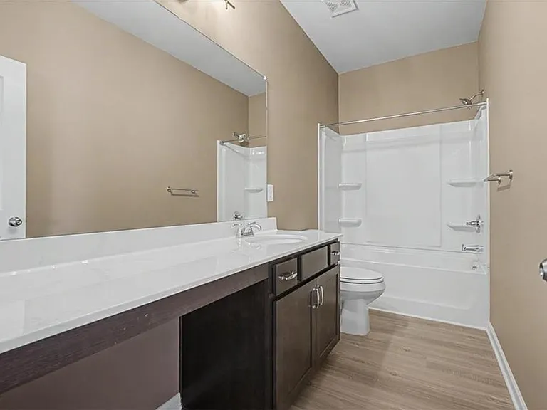 514 Denton Dr — Photo 24