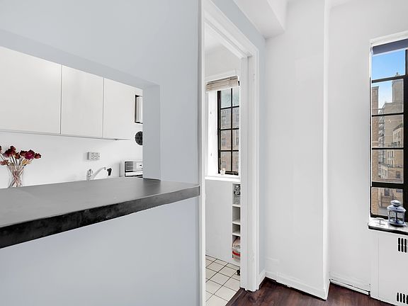 4th image of 10 Park Ave #14H