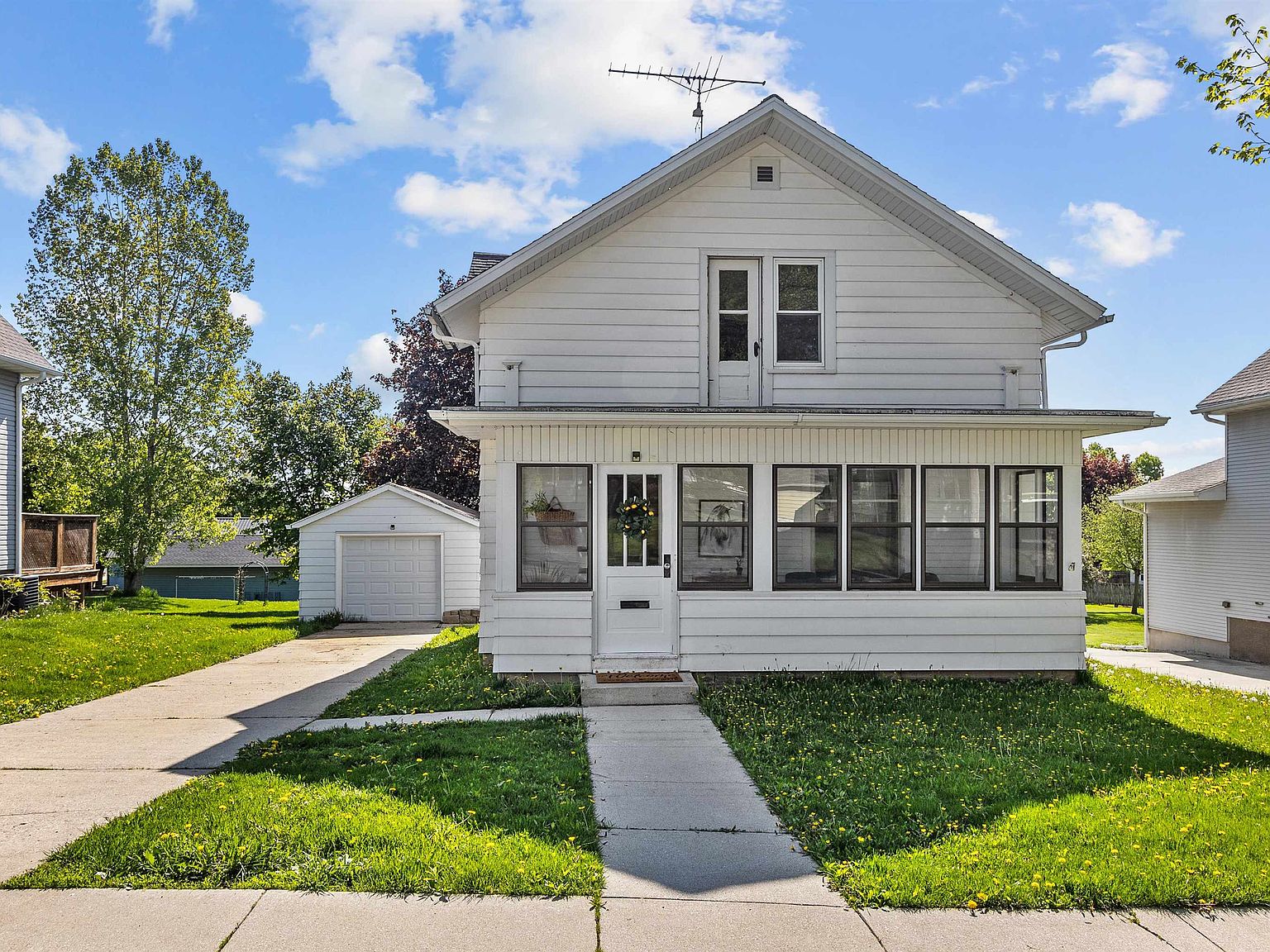 2314 Monroe St, New Holstein, WI 53061 Zillow