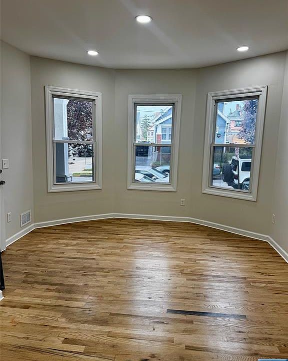 1st image of 1022 E 22nd St #1