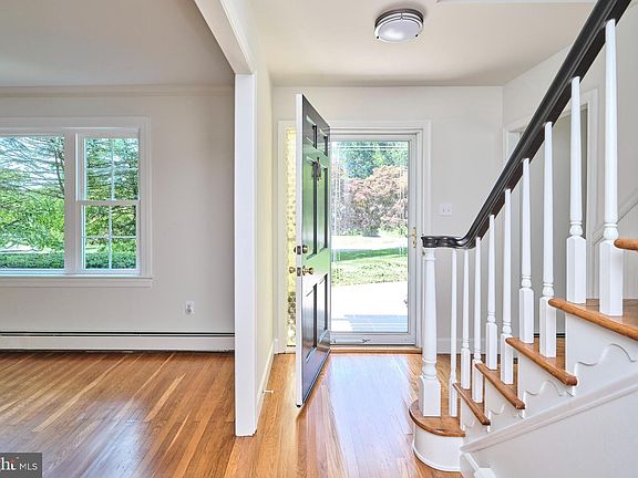 3rd image of 60 Hilltop Dr
