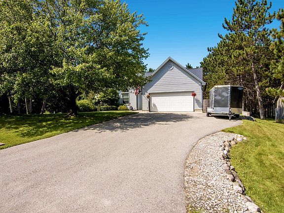 4th image of 4478 Hampshire Dr