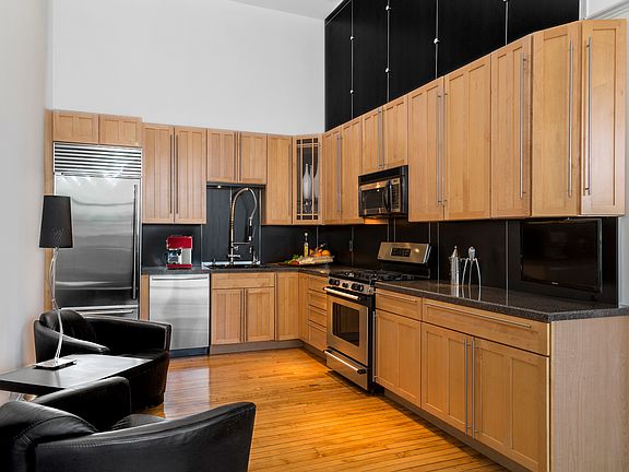 1st fl  |  Eat-In Kitchen